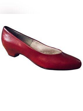 Soft Style by.Hush Puppies Angel || Dress Pump in the color "Red Elegance".